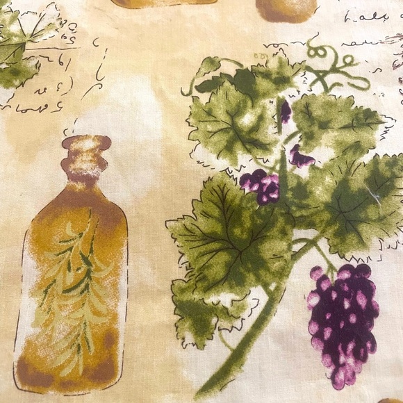 Italian Country Inspired Tablecloth - Picture 3 of 4